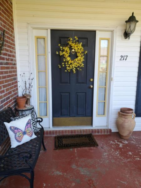 Cozy Charming Cottage with all the amenities